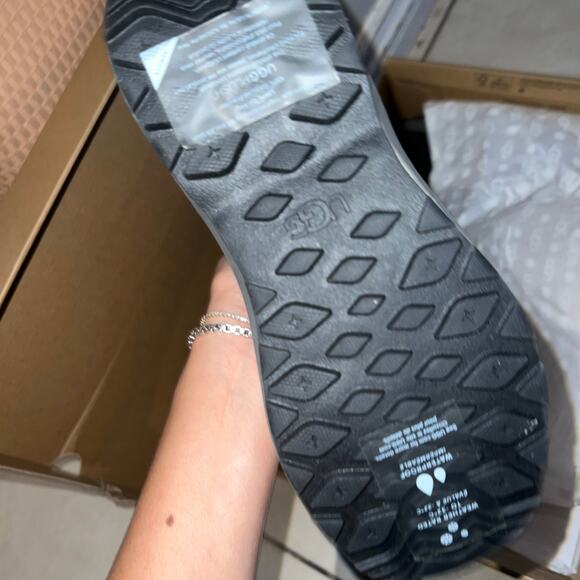 UGG Women's Adirondack Tall Boot III Gray and Black Size 5 - Picture 3 of 8